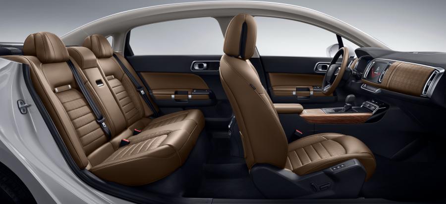 Интерьер Citroen C6 2016 года  (фото 1 из 39)